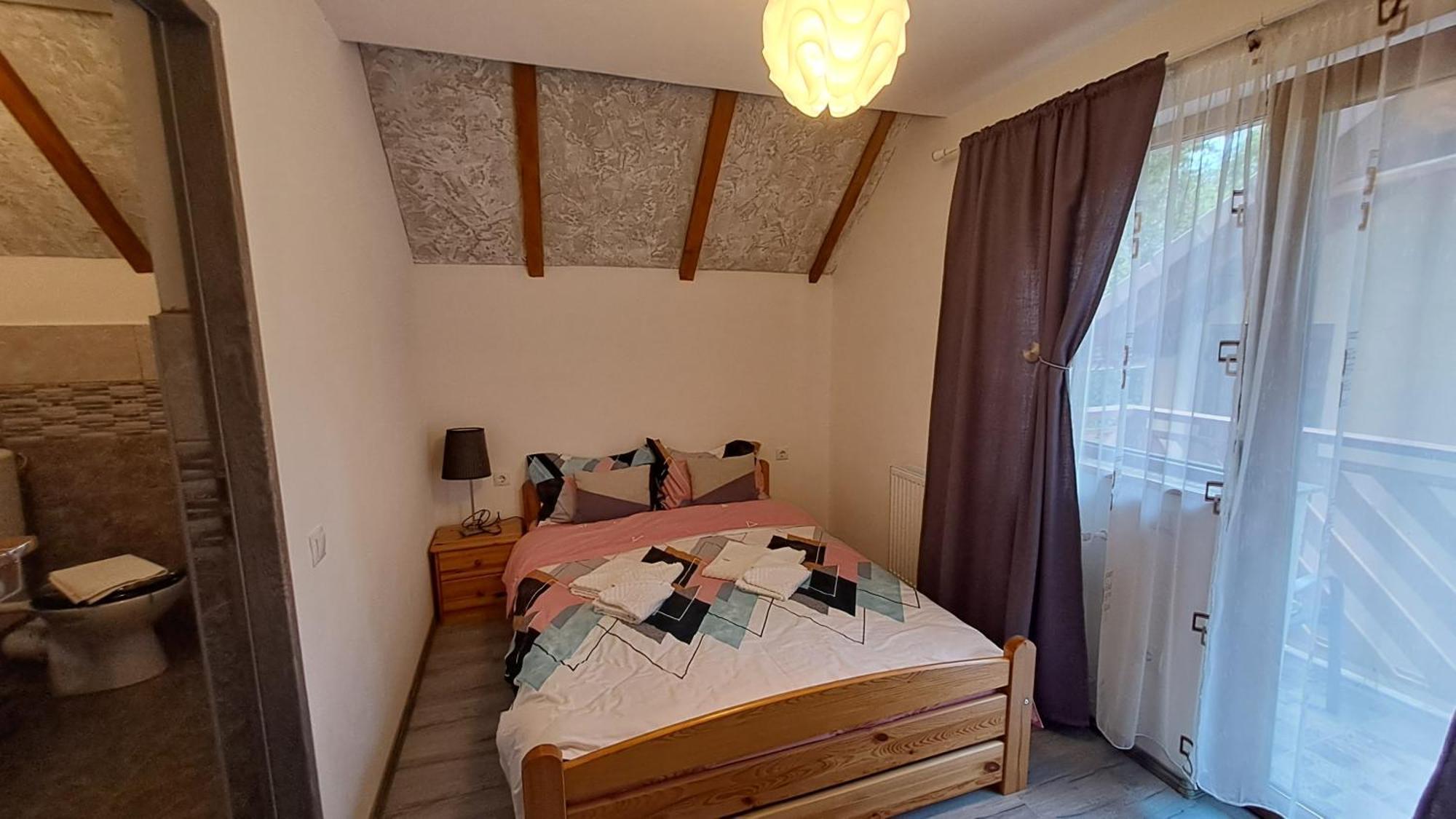 Vis Implinit Hotel Cîrţişoara Eksteriør billede